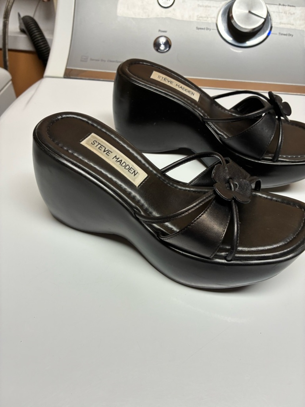 Steve Madden chunk platform sandal.  Black SZ 6